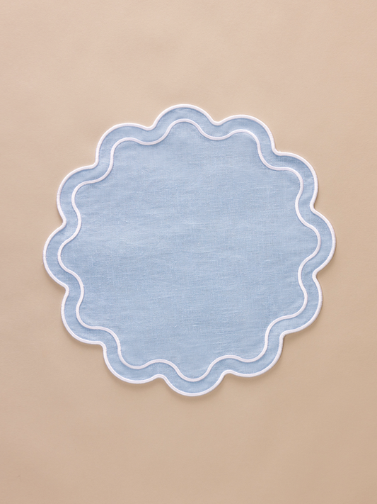 Round napkin with embroidery