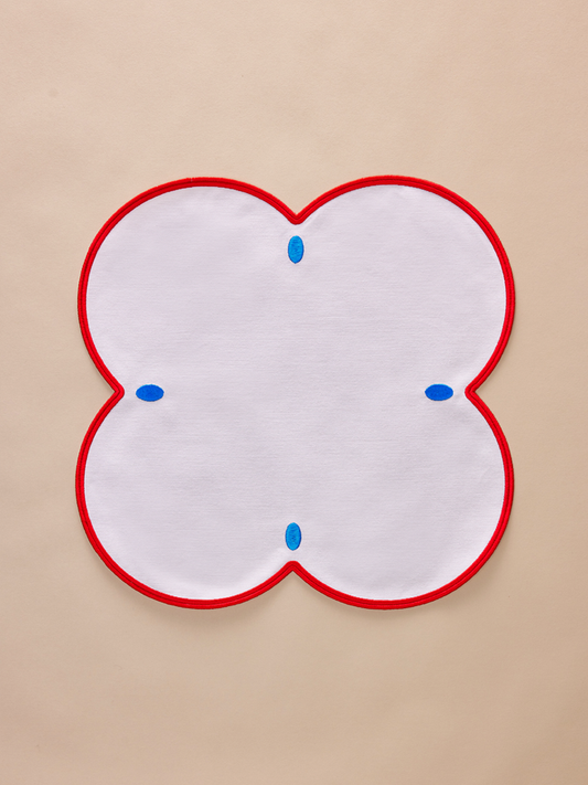 Quatrefoil-shaped napkin with embroidery