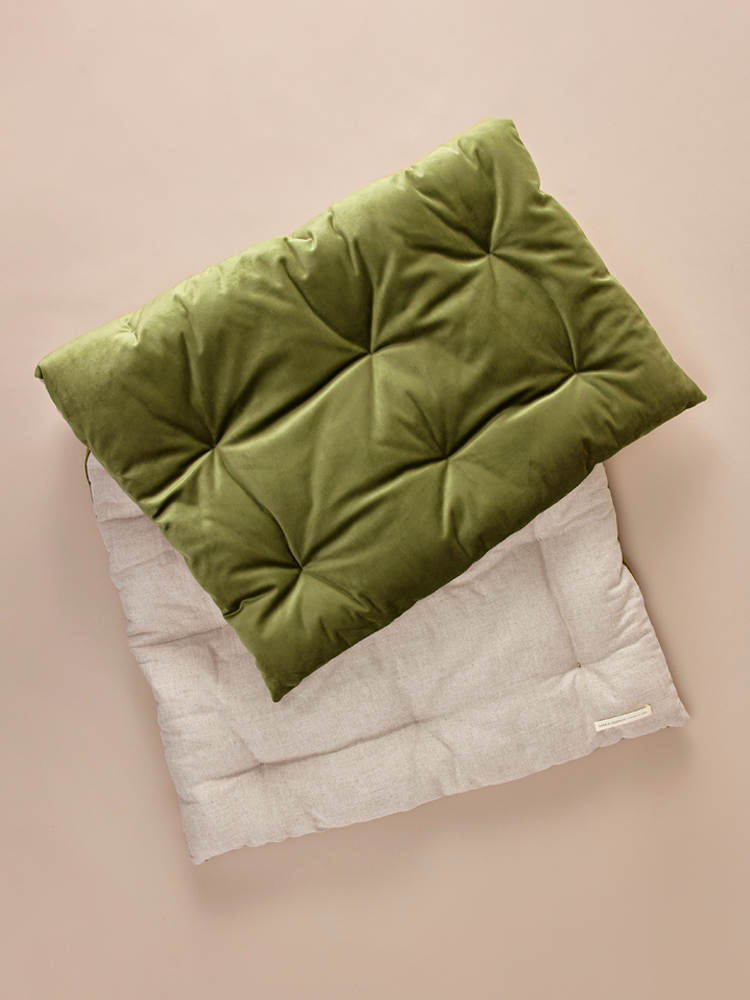 Bench cushion with decorative tassels