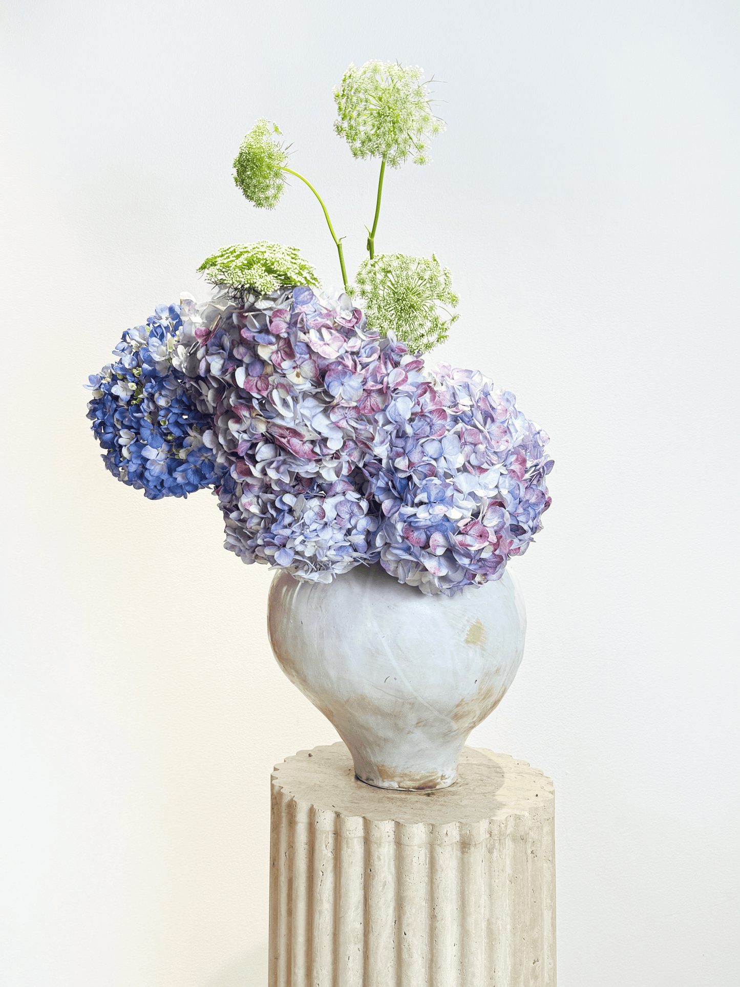Flower delivery in Dubai: The color of calm arrangement in an elegant vase