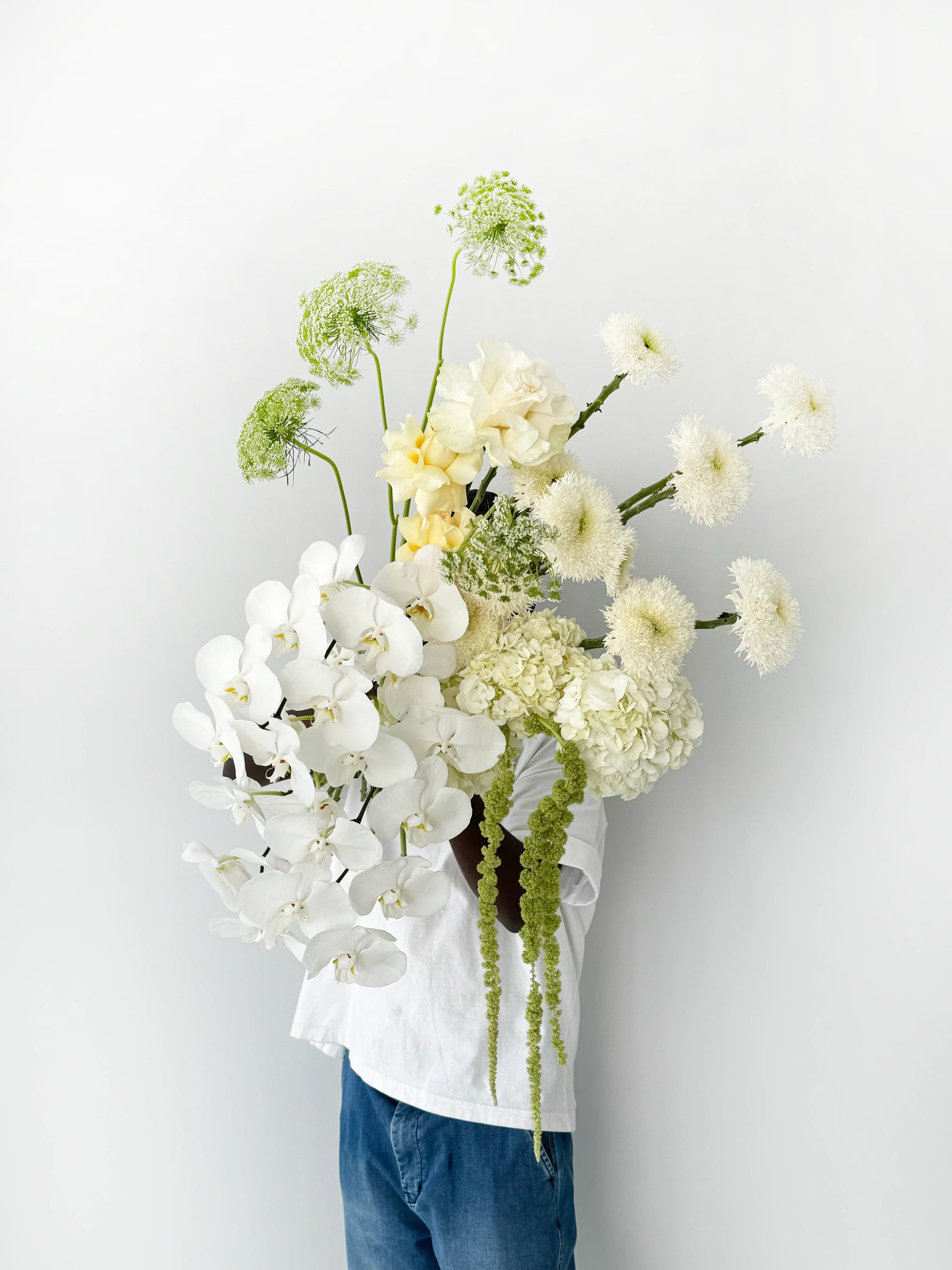 Flower delivery in Dubai: The ivory dreams arrangement