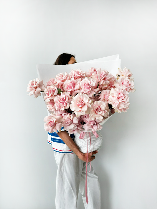 Flower delivery in Dubai: The suelpse bouquet with soft pink blush roses