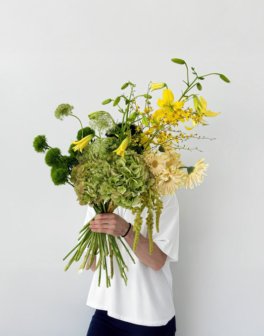 Florist in Dubai: The love shy arrangement